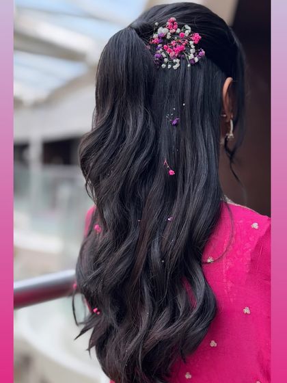 The final look of the floral half-ponytail, a perfect blend of elegance and playfulness for a pre-wedding celebration.