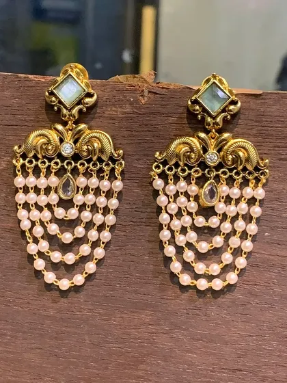This version of my imitation pearl drop earrings features a pastel-colored stone at the top. The gold-look finish and cascading pearls give them an elegant and timeless appeal.