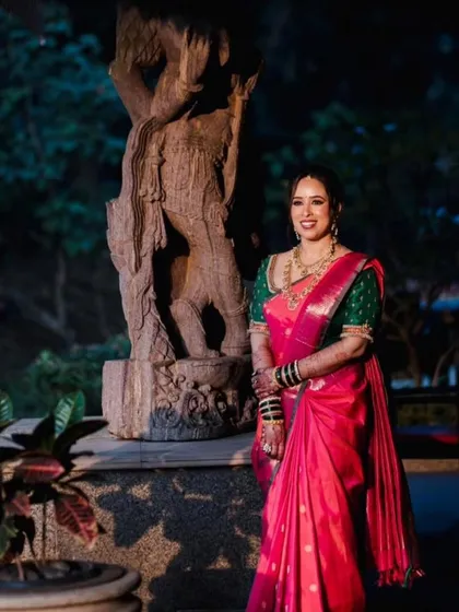 A full-length view of this gorgeous bride in her Paithani saree. The drape is neat and structured, allowing her to stand and move with complete ease and confidence.