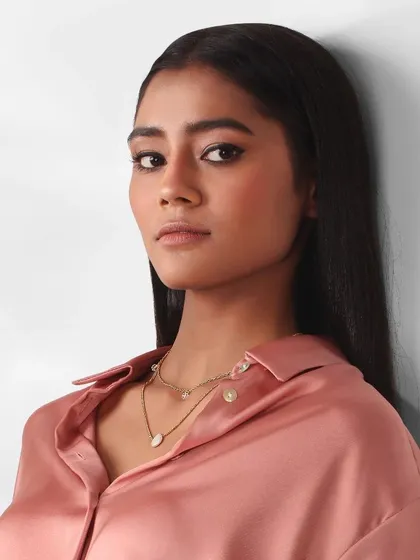 A detailed portrait focusing on a layered necklace set, demonstrating my skill in capturing fine jewellery. The lighting and composition ensure the product is the hero of the shot.