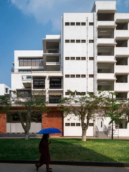The stepped profile of the buildings at the Srishti campus responds to solar orientation and creates a varied skyline. The design prioritizes natural light and ventilation.