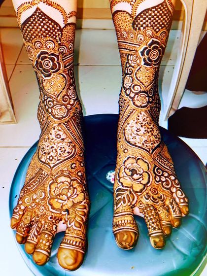 A full bridal set, with matching intricate designs on the hands and feet.