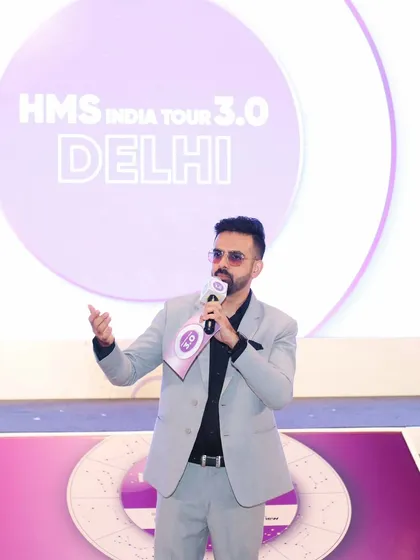 On stage at the Delhi leg of the HMS India Tour 3.0, addressing an audience of over 800 people.