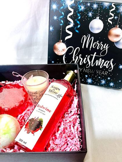 A luxurious Christmas hamper featuring my Red Wine shampoo. The box also contains a festive bath bomb, a gem-shaped soap, and a scented candle for a complete pampering session.