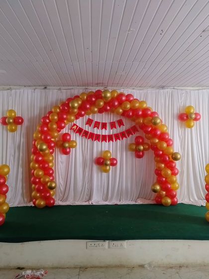 A duplicate of the simple red and gold stage setup.