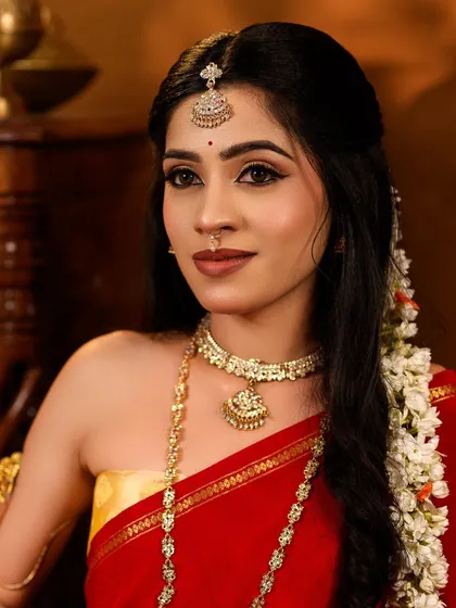 Creating a vintage-inspired look is pure artistry. For this shoot, I used warm tones, a classic winged eyeliner, and a bold lip to evoke a timeless elegance that feels straight out of an old film.