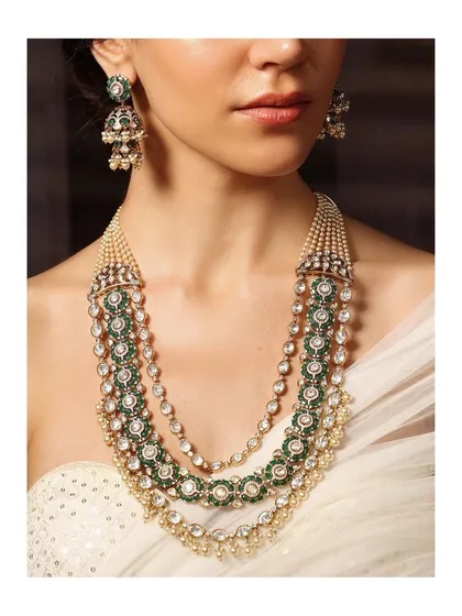 A majestic multi-layered rani haar in emerald green, designed to create a look of ultimate bridal luxury.