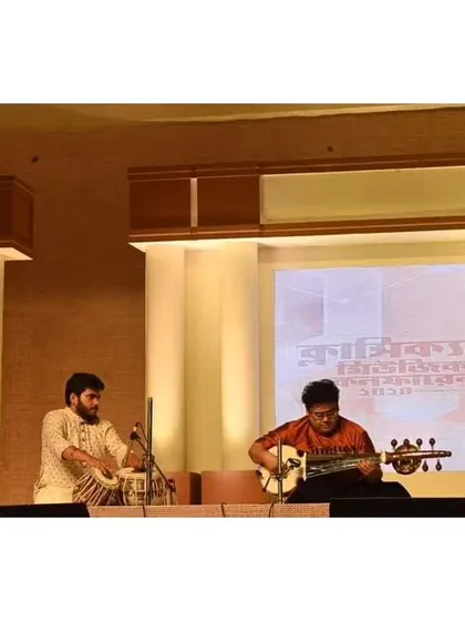 On stage with the fantastic Indrayuddh Majumder da at the West Bengal State Music Academy's Annual Festival. The open-air setting added a wonderful new dimension to the performance.