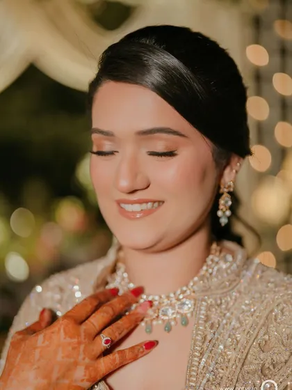 A close-up of the sangeet glam. You can see the soft shimmer on the eyes and the glossy nude lip, a perfect combination for a modern look.