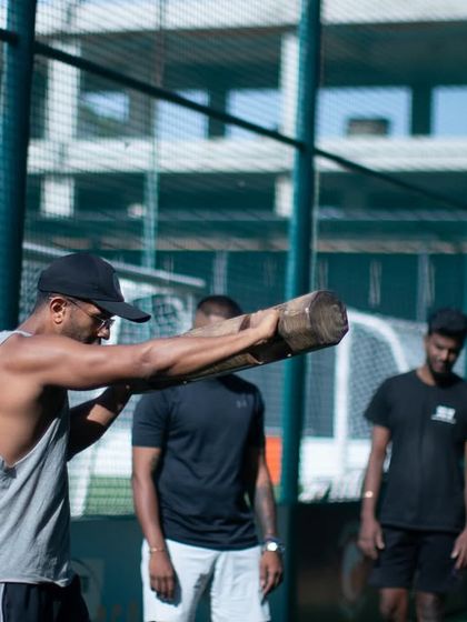 A member performs a powerful movement with a Samtola under the watchful eye of our coaches. This demonstrates our focus on guided, safe, and effective training.