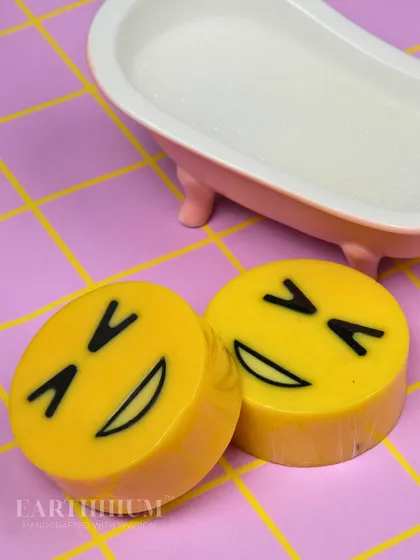 Feeling joyful? My laughing emoji soap is here to match your mood. It's part of my fun collection, designed to make your bath time a happy experience with a gentle, bubbly lather.