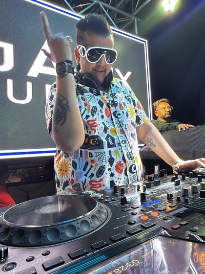 Behind the Decks: The Artist at Work photo 69