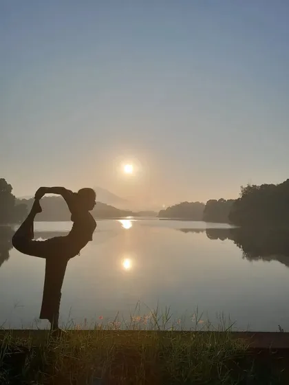 This is what it feels like to connect with nature and your own strength. A moment of peace and balance in the Natarajasana pose as the sun rises over the water, a feeling I hope to share with you at my retreats.