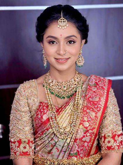 A smiling portrait that shows the complete look, exuding grace and modern elegance.