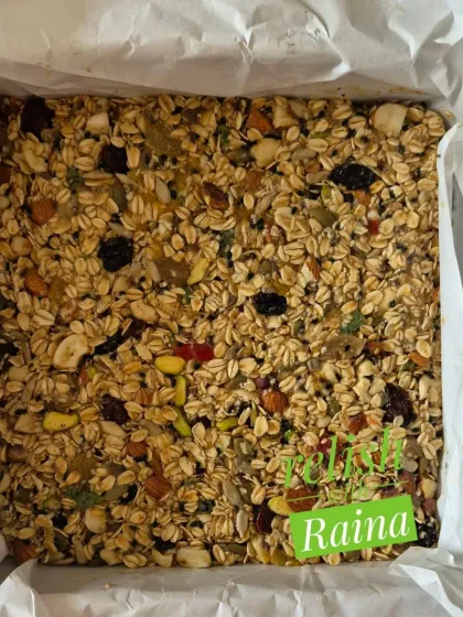 Another batch of my granola bar mix, packed with colourful dried fruits like kiwi and cranberries, along with pistachios and almonds for a nutritious crunch.