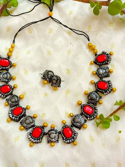 Here is the red version of my Durga motif choker. The oxidized silver faces are paired with bright red beads, creating a classic and powerful look for any festive celebration.