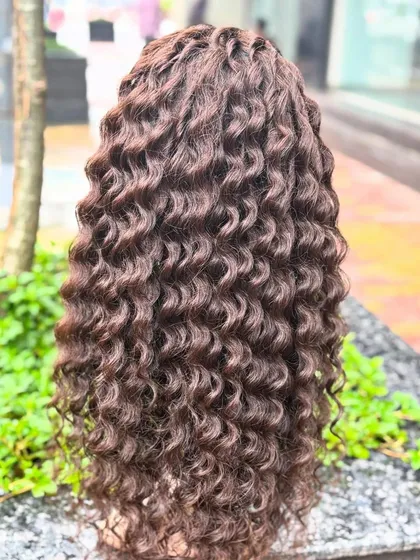 Our premium curly wig in dark brown offers amazing volume and length. It's comfortable for everyday use and glamorous enough for special occasions.