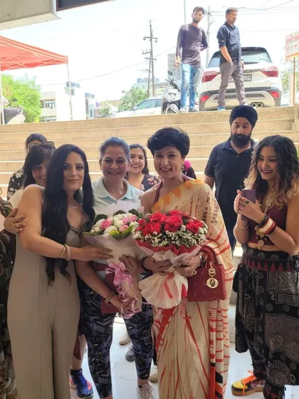 Welcoming our new franchisee with flowers. We are so excited to have her on board.