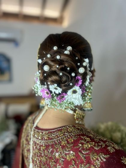 It's all in the detailing. A beautiful floral bun for my bride Akanksha, adorned with pearls and fresh flowers.