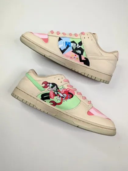 A top-down view showing the different characters on each shoe, including the Rowdyruff Boys on the inner side.