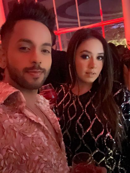 A star-studded night. A selfie from a glamorous event, because jaha moka mile content banao.