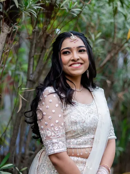Another beautiful shot from the sangeet photoshoot. The bride looks effortlessly beautiful with her soft glam makeup.