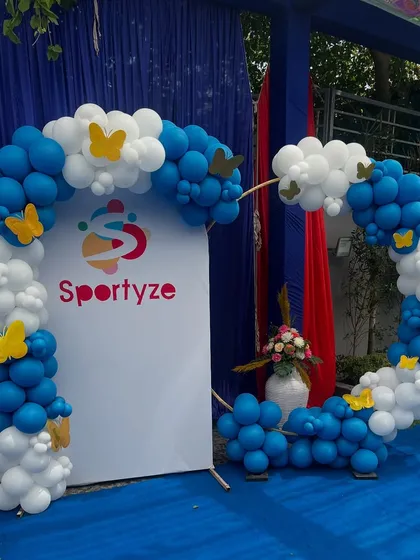 Your brand is the star of the show. We seamlessly integrate your company's identity into the decor, as seen in this custom balloon arch featuring the Sportyze logo and brand colors, creating a perfect photo opportunity for a product launch or family day.