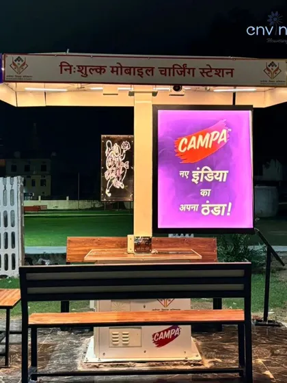 The clean design of our solar hut integrates well into the park environment. The bright LED lighting under the canopy ensures the seating area is well-lit and welcoming after sunset.