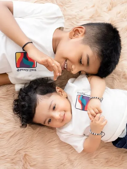 The sweet bond between brothers. I aim to create a relaxed space where siblings can play and be themselves, resulting in genuine moments like this one.