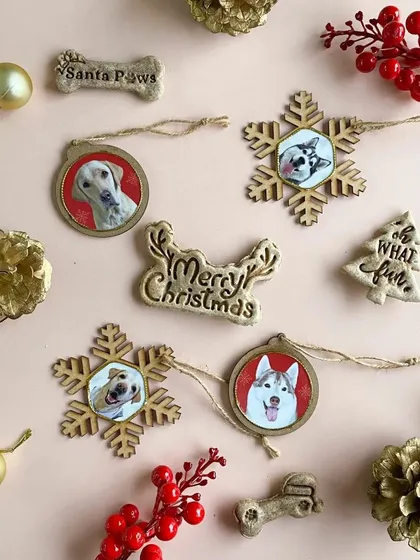 One of my most loved Christmas offerings are these personalized ornaments. I can put your dog's picture on a bauble or snowflake shaped biscuit, making it a perfect keepsake for your tree.