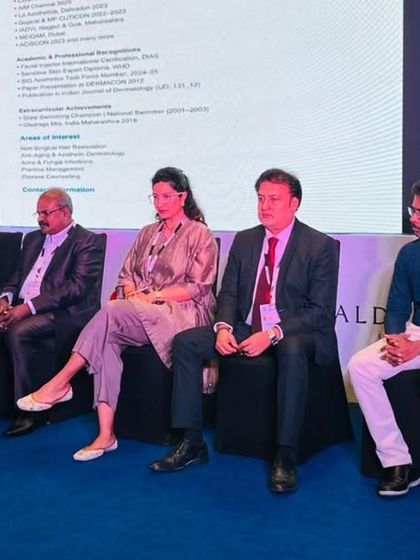 Seated on a panel discussion at the SIG TRI Summit. Engaging in thoughtful dialogue with other experts is how we collectively refine our techniques and improve patient outcomes.