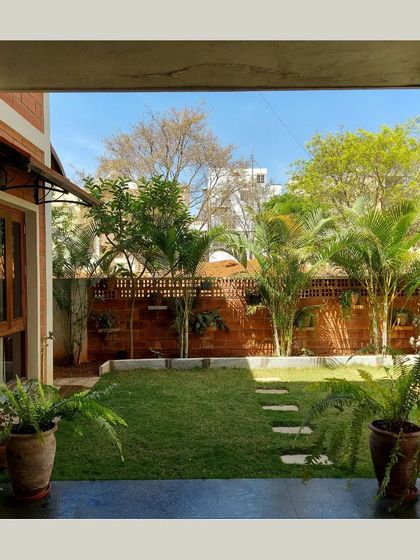 A duplicate of the view to the garden.