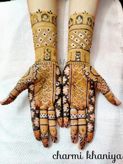 A lovely design that plays with patterns and motifs. This piece features lotus flowers, geometric grids, and detailed finger designs for a complete and festive look.