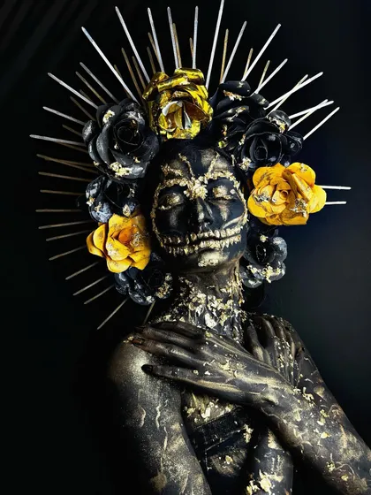 A full view of the striking black and gold creative makeup, a perfect piece for an advanced portfolio.