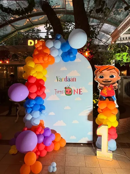 An identical shot to 54, showing the clean and cute setup for Vardaan's Cocomelon theme.