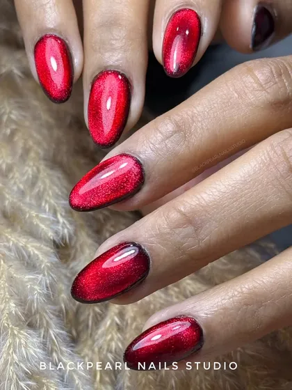 A hot trend combining two popular effects. This set features a silver cat eye base with a red jelly top coat, creating a fiery, almost metallic glow that is incredibly eye-catching.