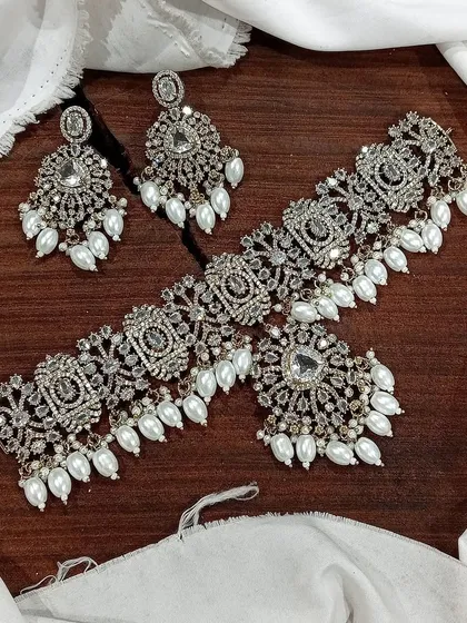 A closer view of the classic Victorian choker set with white stones and elegant pearl drops. This is a must-have for its timeless appeal and versatility.