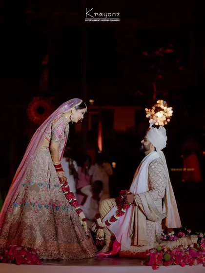 A modern take on a traditional gesture, where the bride and groom exchange varmalas on an equal footing. It’s a beautiful symbol of their partnership and mutual respect.