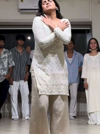 A student's performance from the 'Aaogey Jab Tum' workshop. This soulful, contemporary piece is all about emotion and storytelling.