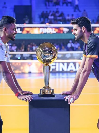 The two captains face off over the trophy before the Prime Volleyball League final. We stage these iconic pre-match moments for media and fans.