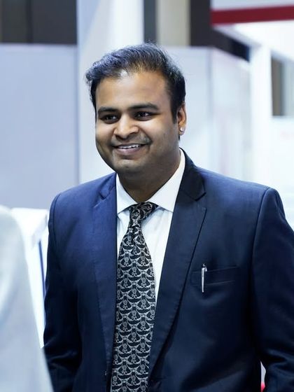 A candid moment of connection and discussion at our IMC 2023 booth. We value every conversation with industry peers.