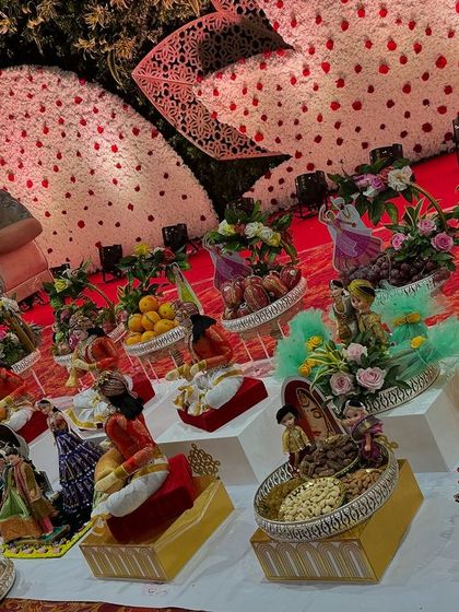 Siri - Custom Gift Hampers & Return Gifts Grand Event Displays photo 53