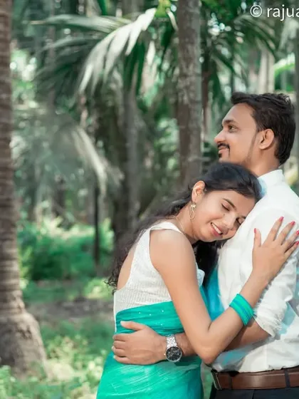 A warm embrace in the middle of a lush palm grove. The greenery of the forest creates a serene and natural environment for this intimate couple's portrait.