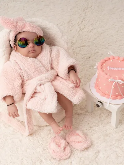Who says newborns can't have a spa day? I love getting creative with themed shoots that reflect your personality. From fun and quirky to classic and elegant, we can design a session that is uniquely yours.