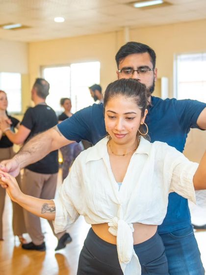 A beautiful moment of partner work instruction. Learning to lead and follow with grace and precision is a key focus in these workshops.