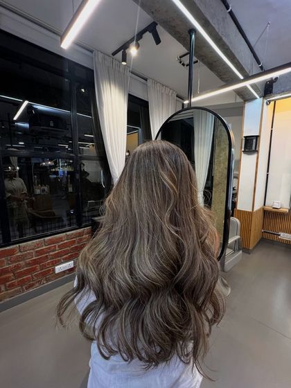 Playing with different shades of brown allows for so much expression. This look has subtle variations that create a beautiful, multi-tonal effect.