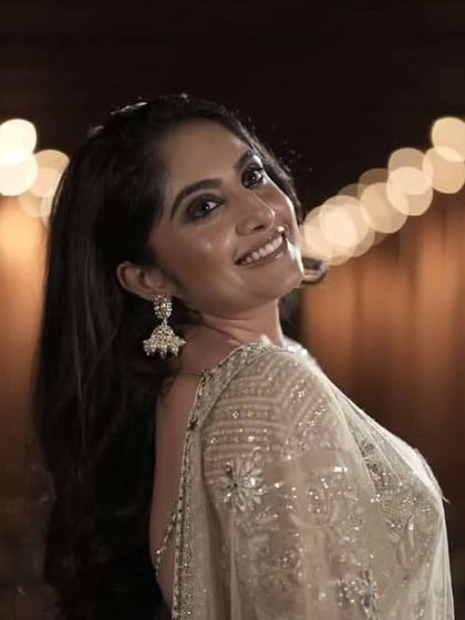 Wearing heritage. A beautiful model wears our kundan jhumka, proving that sometimes a single pair of earrings and a smile are enough.