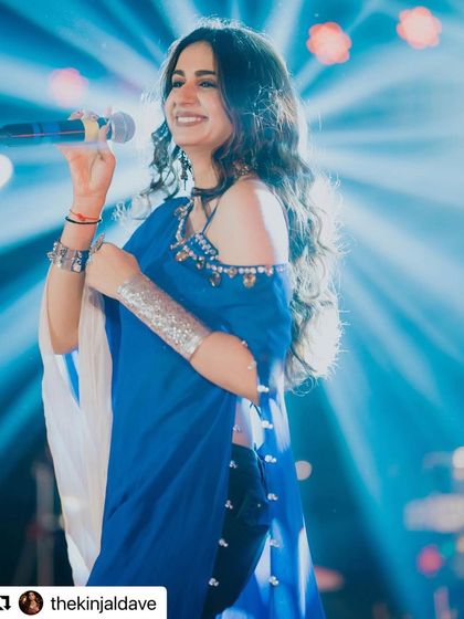 A smile that lights up the stage. Here you can see the oxidised choker and earrings, which are perfect for creating a fusion look that blends traditional Indian motifs with a contemporary vibe.