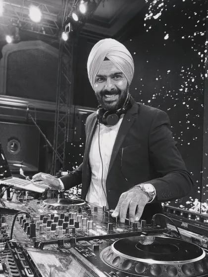 Gig ready for a sangeet night at the magnificent Fairmont Jaipur. I have extensive experience playing at India's top destination wedding hotels.
