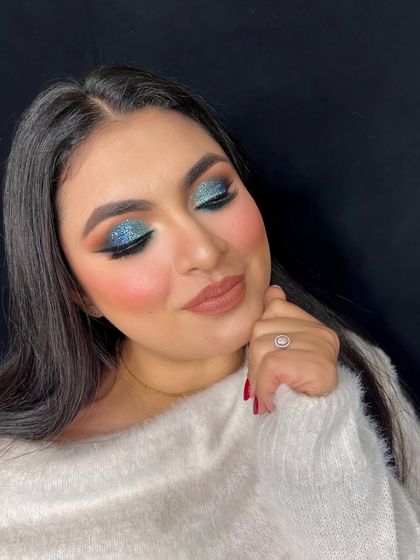 Another look from a live session, this time a stunning blue glitter smokey eye. Over 1000 people joined to watch this come to life.